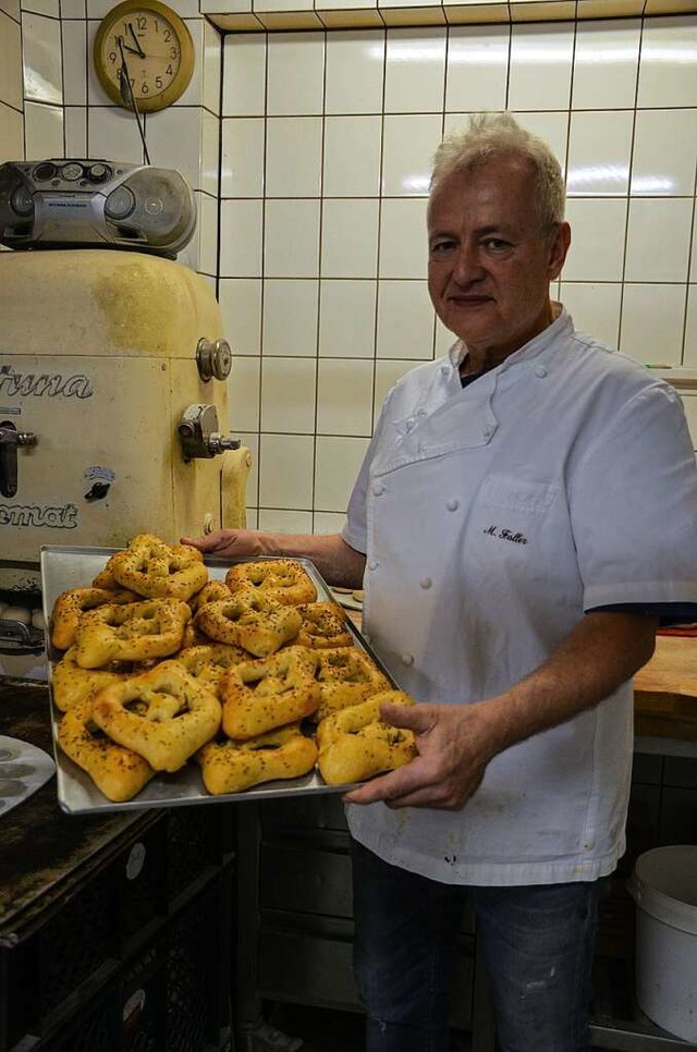 Markus Faller mit frischen Fastenwhen.  | Foto: Gabriele Hennicke