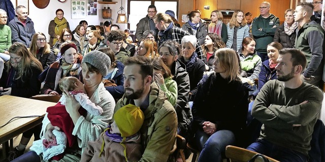 Viele  Besucher sind  zur Infoveransta... Feuerwehrgertehaus Oberhof gekommen.  | Foto: Michael Gottstein