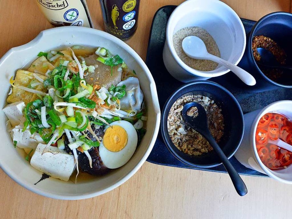 Egal ob asiatische Suppen oder Käse-Dö...g gibt es eine große Auswahl an Essen.  | Foto: Michael Bamberger