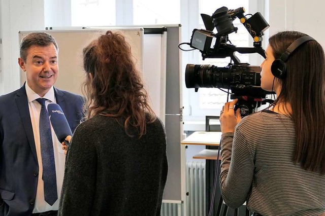 Zur Pressekonferenz war sogar zwei Fer...ms ins Bad Krozinger Rathaus gekommen.  | Foto: Hans-Peter Mller