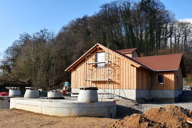 Das Wasserwerk im Bollschweiler Kuckucksbad knnte im Herbst fertig werden.  | Foto: Jannik Jrgens