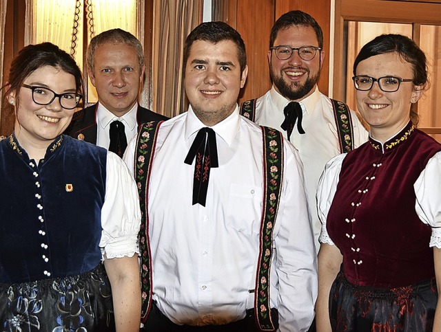 Dirigent Matthias Singler (zweiter von...eit zehn Jahren mit Freude musizieren.  | Foto: Horst Dauenhauer