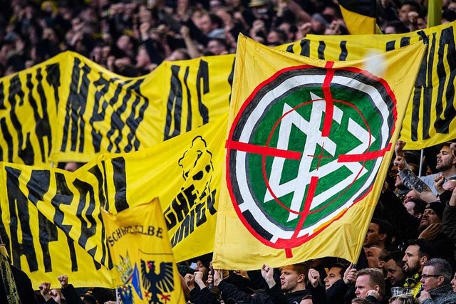 Feindbild Hopp, DFB im Fadenkreuz: Fan...hrend des Spiels gegen den SC Freiburg  | Foto: Guido Kirchner (dpa)