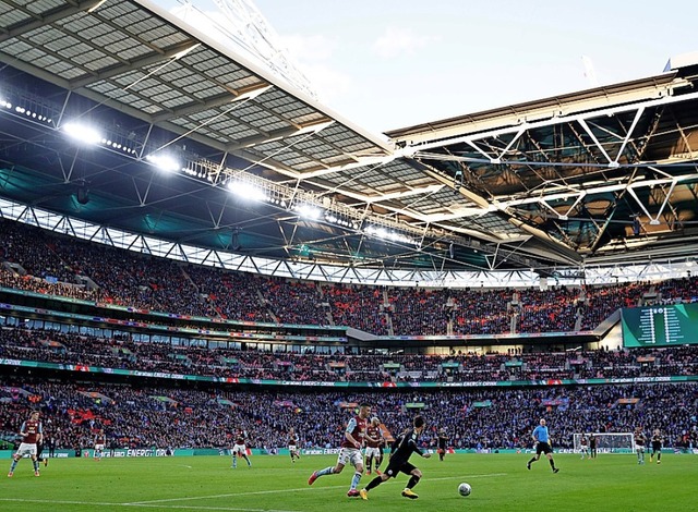 Im  Wembleystadion soll das Finale stattfinden.  | Foto: ADRIAN DENNIS (AFP)