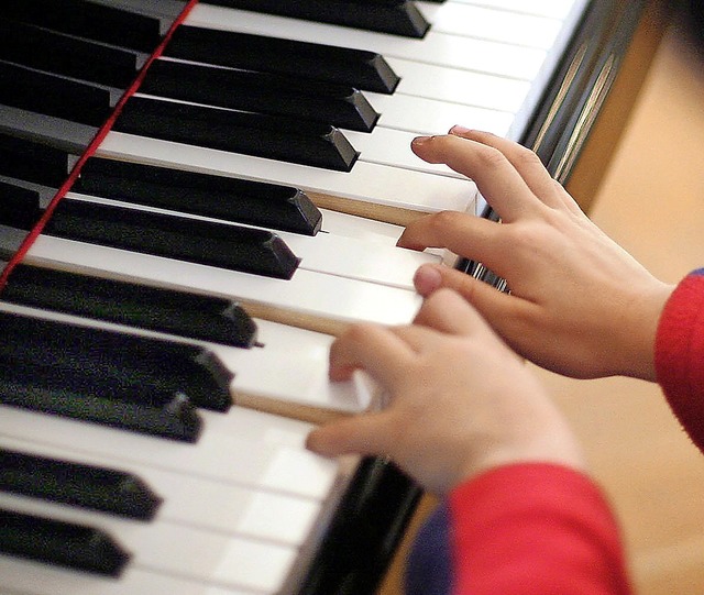 Auch fr den Unterricht spielt das Klavier eine groe Rolle.   | Foto: Michael Hanschke (dpa)