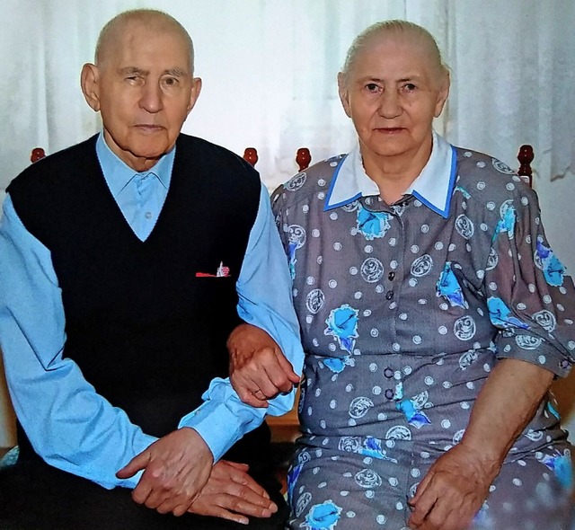 Frieda und Johannes Weinberger sind  7...verheiratet, rechts der Hochzeitstag.   | Foto: privat