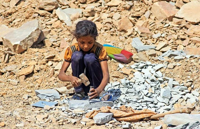 Ein Kind in einem Steinbruch in Indien  | Foto: Doreen Fiedler