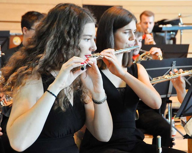 Rund 50 junge Musikerinnen und Musiker...nem Auftritt im November in Zell, mit.  | Foto: Daniel Gramespacher