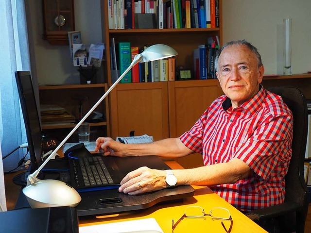 In seiner Schreibstube entwickelt Uwe Trostmann spannende Geschichten.  | Foto: Herbert Frey