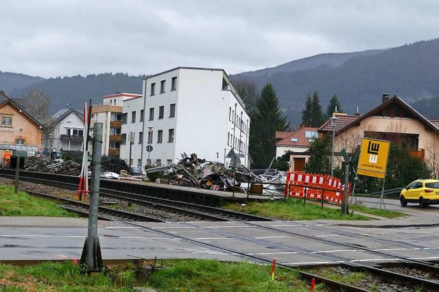 Am Bahnhof Waldkirch sieht die Bume w...er jetzt Abbruchmaterial von der Bahn.  | Foto: Sylvia Sredniawa