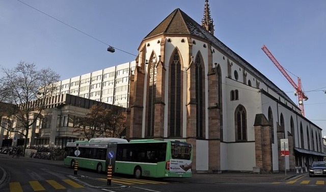 Die Predigerkirche steht in unmittelba...otfallstation des Unispitals (links).   | Foto: Daniel Gramespacher