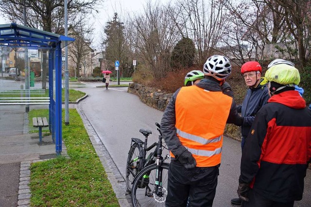 Mitglieder des SPD-Ortsverbands und G...terwegs sind, unter die Lupe genommen.  | Foto: Hannes Lauber