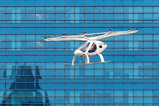 Das Modell &#8222;2X&#8220; von Voloco...estet wird, bei einem Flug in Singapur  | Foto: Volocopter