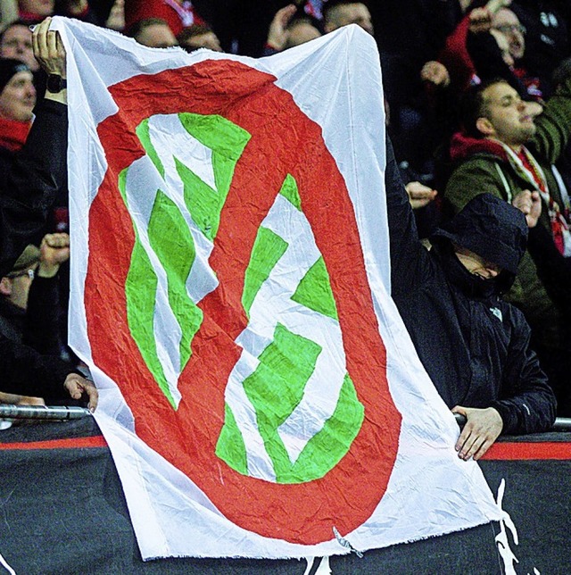 Der DFB steht bei vielen Fans in der Kritik.  | Foto: Rolf Vennenbernd (dpa)