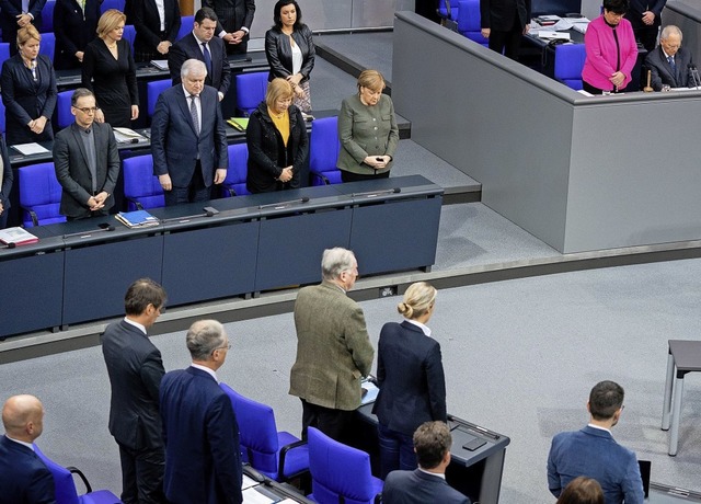 Eine Gedenkminute gab es im Parlament fr die Opfer des Anschlags von Hanau.   | Foto: Kay Nietfeld (dpa)