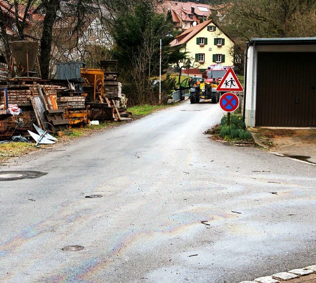 Die lspur in der Strae  &#8222;Oberdorf&#8220; in  Marzell  | Foto: Kanmacher