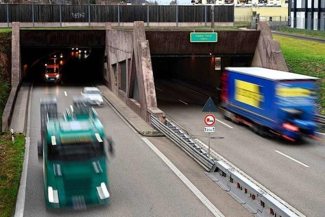 Polizei stoppt Geisterfahrer mit seinem Lkw im Kappler Tunnel in Freiburg