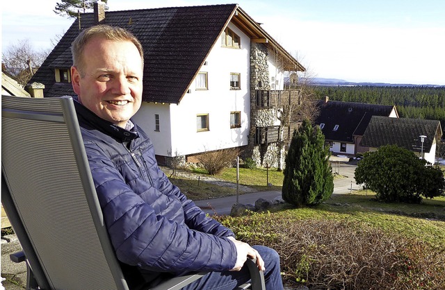Ein Lieblingsplatz, hier  kann er zur ... Rontke auf der Terrasse mit Fernblick  | Foto: Peter Stellmach