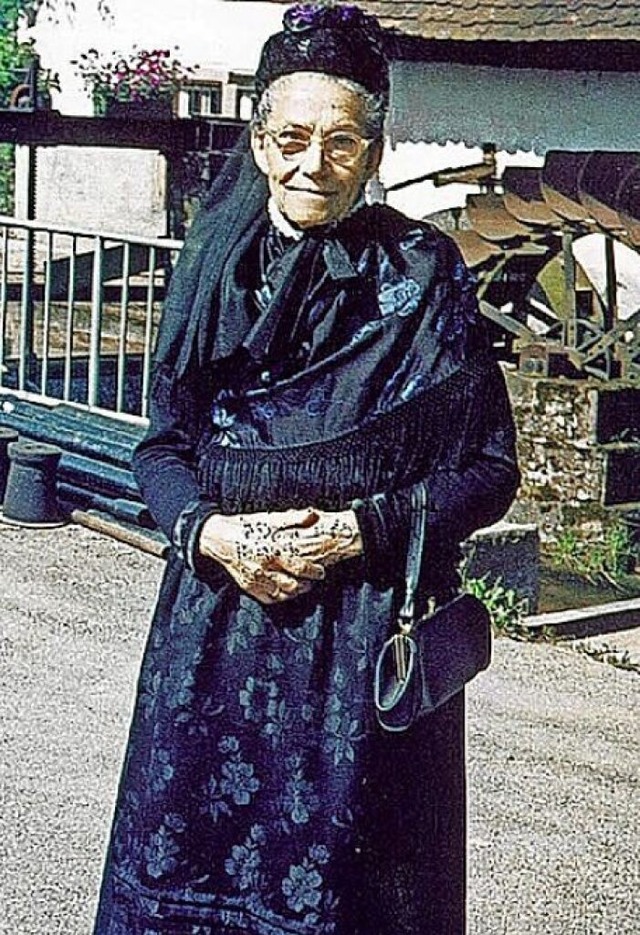 Berta Himmelsbach (Anfang  1980er Jahre) in Schuttertler Tracht  | Foto: Repro Beate Zehnle-Lehmann