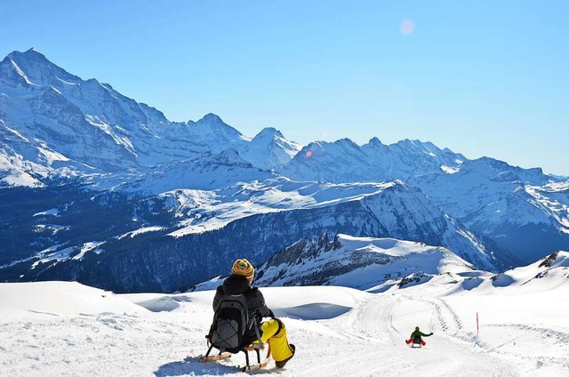 Im Schlittelhimmel: die Big Pintenfrit...alp mit Blick auf das Jungfrau-Massiv.  | Foto: Anita Fertl