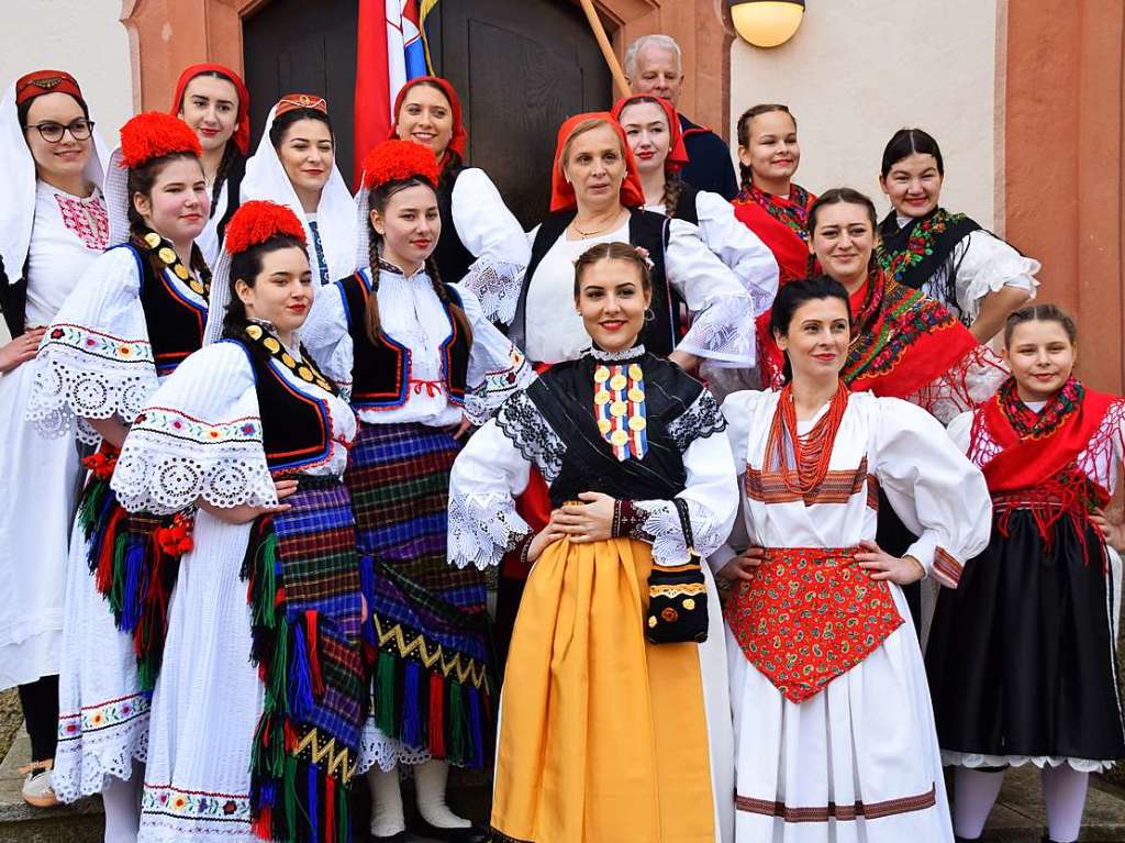 Bad Sckingen feierte am Sonntag das Fest ihres Stadtpatrons, des heiligen Fridolin, mit einem feierlichen Pontifikalamt im Fridolinsmnster mit Weihbischof Christian Wrtz und der traditionellen Fridolinsprozession durch die Altstadt.