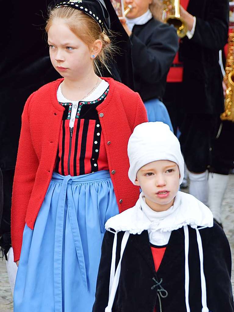 Bad Sckingen feierte am Sonntag das Fest ihres Stadtpatrons, des heiligen Fridolin, mit einem feierlichen Pontifikalamt im Fridolinsmnster mit Weihbischof Christian Wrtz und der traditionellen Fridolinsprozession durch die Altstadt.