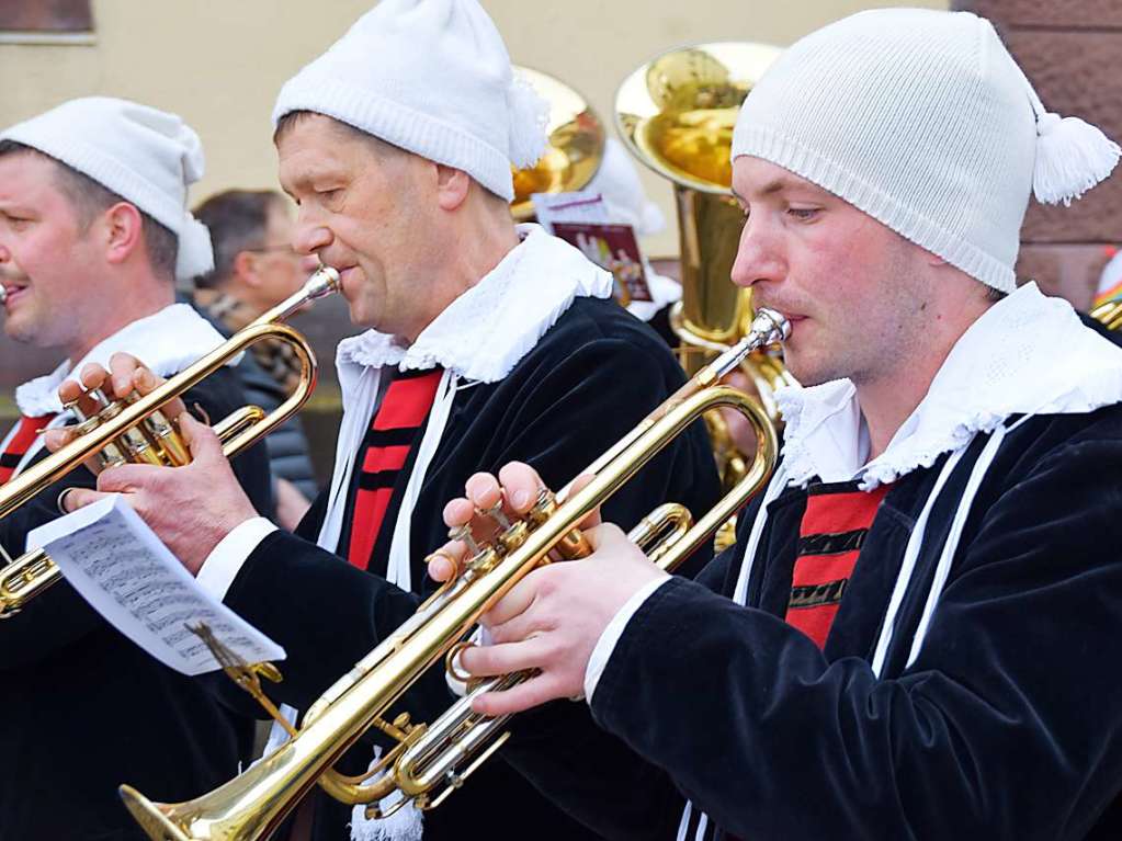 Bad Sckingen feierte am Sonntag das Fest ihres Stadtpatrons, des heiligen Fridolin, mit einem feierlichen Pontifikalamt im Fridolinsmnster mit Weihbischof Christian Wrtz und der traditionellen Fridolinsprozession durch die Altstadt.