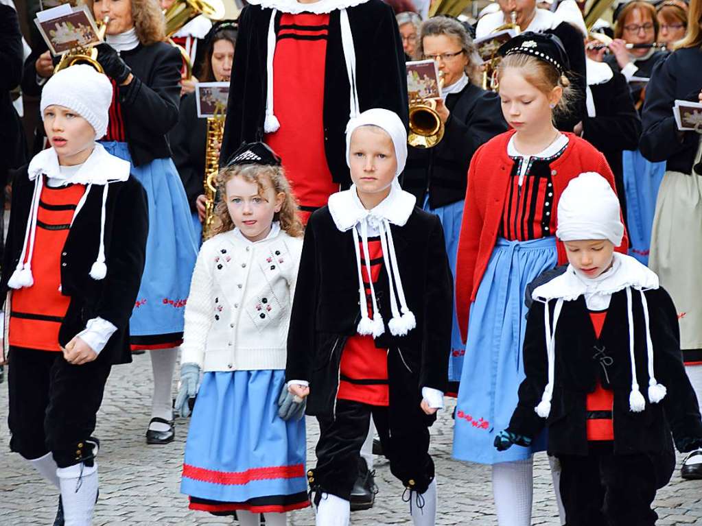 Bad Sckingen feierte am Sonntag das Fest ihres Stadtpatrons, des heiligen Fridolin, mit einem feierlichen Pontifikalamt im Fridolinsmnster mit Weihbischof Christian Wrtz und der traditionellen Fridolinsprozession durch die Altstadt.