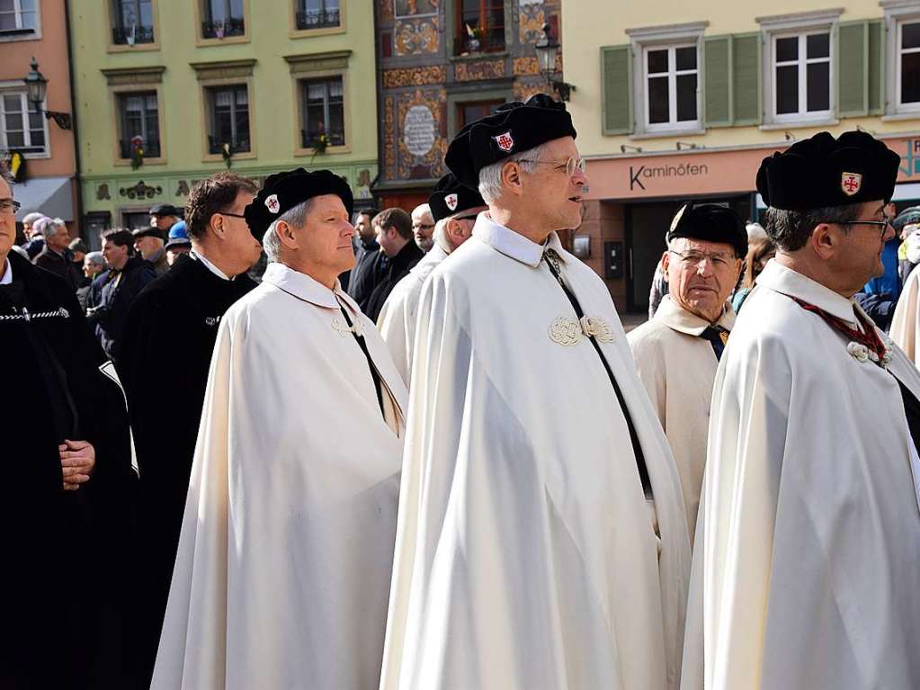 Bad Sckingen feierte am Sonntag das Fest ihres Stadtpatrons, des heiligen Fridolin, mit einem feierlichen Pontifikalamt im Fridolinsmnster mit Weihbischof Christian Wrtz und der traditionellen Fridolinsprozession durch die Altstadt.