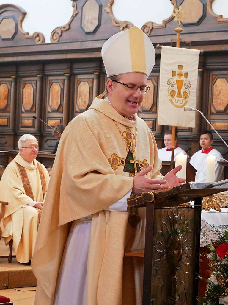 Bad Sckingen feierte am Sonntag das Fest ihres Stadtpatrons, des heiligen Fridolin, mit einem feierlichen Pontifikalamt im Fridolinsmnster mit Weihbischof Christian Wrtz und der traditionellen Fridolinsprozession durch die Altstadt.