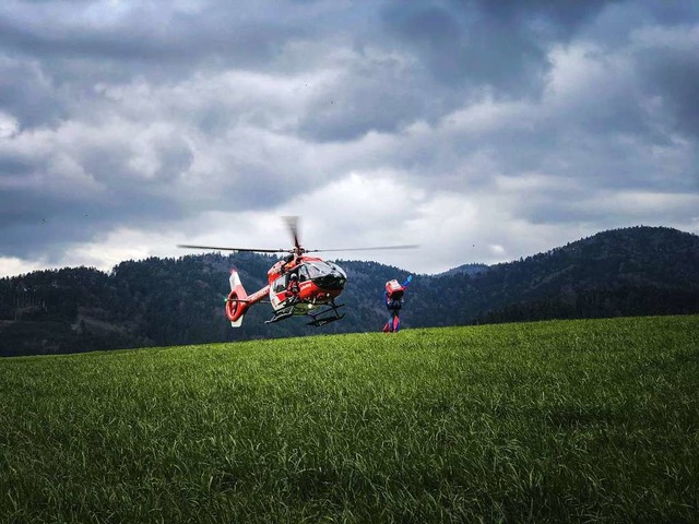 Der Rettungshubschrauber bei seinem  Einsatz im Glottertal  | Foto: Marcel Vogt (Bergwacht Waldkirch)