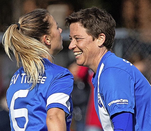 Torjubel: Lotta Kleiser (rechts) traf fr Titisee per Strafsto zur 2:0-Fhrung.  | Foto: Wolfgang Scheu