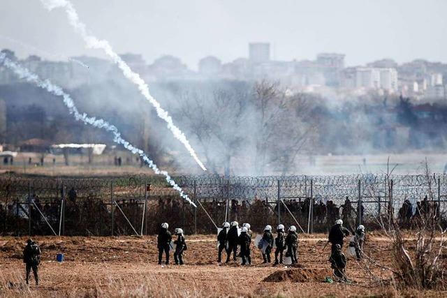 Tränengas an türkisch-griechischer Grenze – Propagandakrieg im Netz