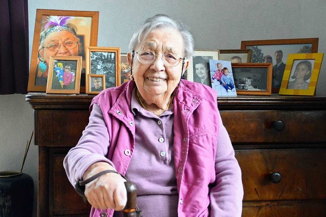 Ruth Woelffle feiert ihren 90. Geburtstag im Kreis der Familie.  | Foto: Edgar Steinfelder