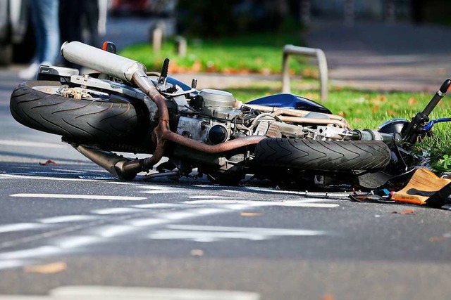 Motorradfahrer sind bei Unfllen besonders gefhrdet (Symbolbild).  | Foto: David Young