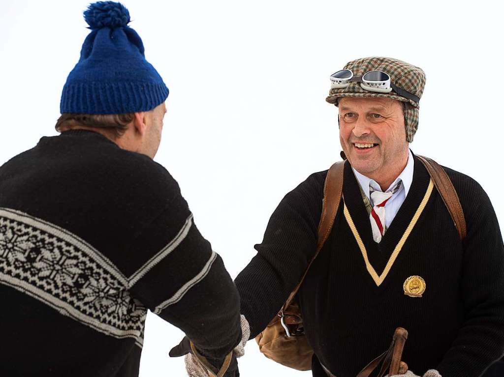 Historische Kleidung und traditionelle Holzskier: Am Samstag kamen historische Skifahrer aus Nah und Fern an den Feldberg, um alte Zeiten wieder aufleben zu lassen.