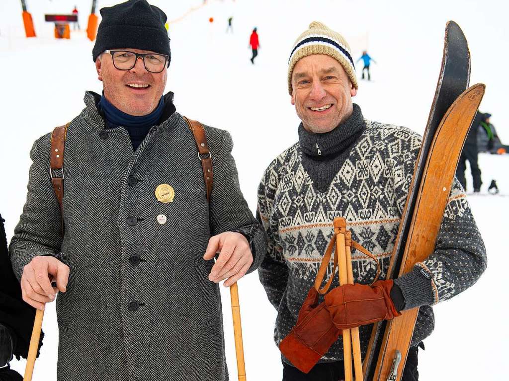 Historische Kleidung und traditionelle Holzskier: Am Samstag kamen historische Skifahrer aus Nah und Fern an den Feldberg, um alte Zeiten wieder aufleben zu lassen.