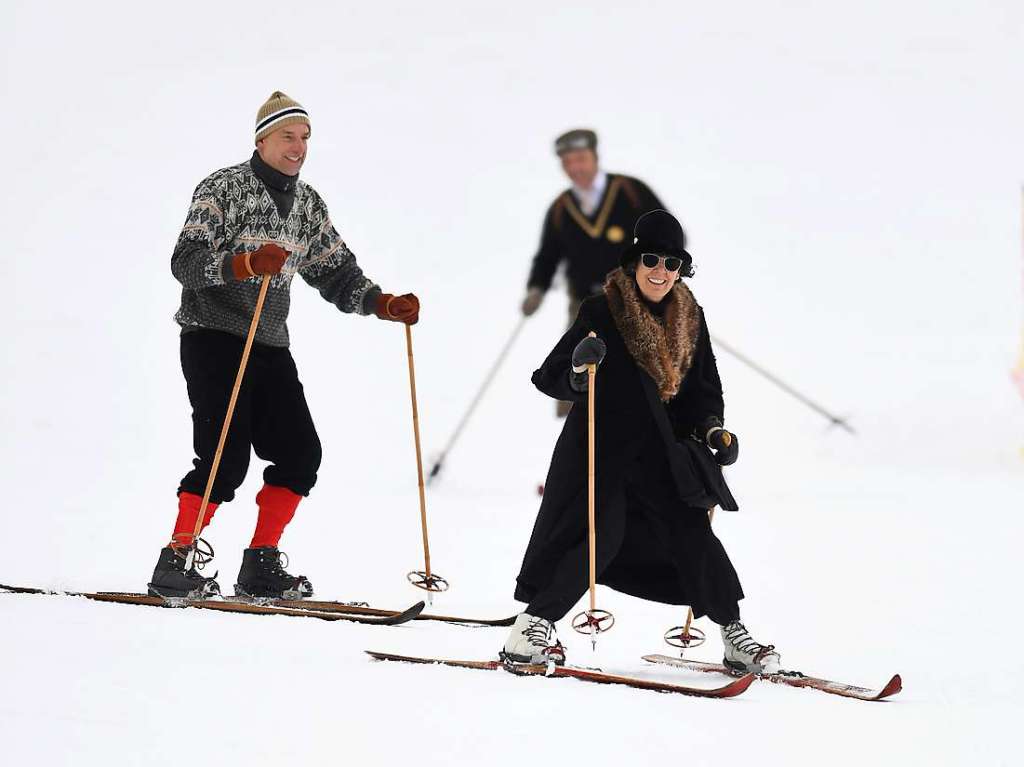 Historische Kleidung und traditionelle Holzskier: Am Samstag kamen historische Skifahrer aus Nah und Fern an den Feldberg, um alte Zeiten wieder aufleben zu lassen.