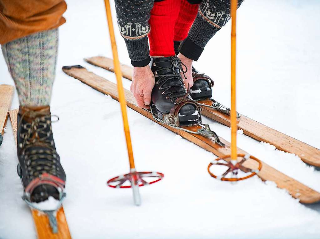 Historische Kleidung und traditionelle Holzskier: Am Samstag kamen historische Skifahrer aus Nah und Fern an den Feldberg, um alte Zeiten wieder aufleben zu lassen.