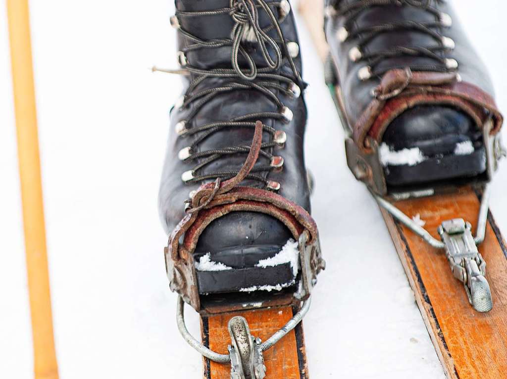 Historische Kleidung und traditionelle Holzskier: Am Samstag kamen historische Skifahrer aus Nah und Fern an den Feldberg, um alte Zeiten wieder aufleben zu lassen.