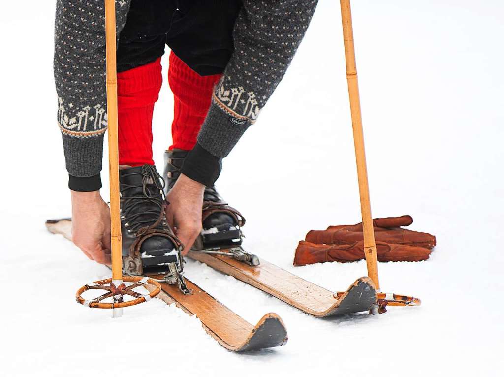 Historische Kleidung und traditionelle Holzskier: Am Samstag kamen historische Skifahrer aus Nah und Fern an den Feldberg, um alte Zeiten wieder aufleben zu lassen.