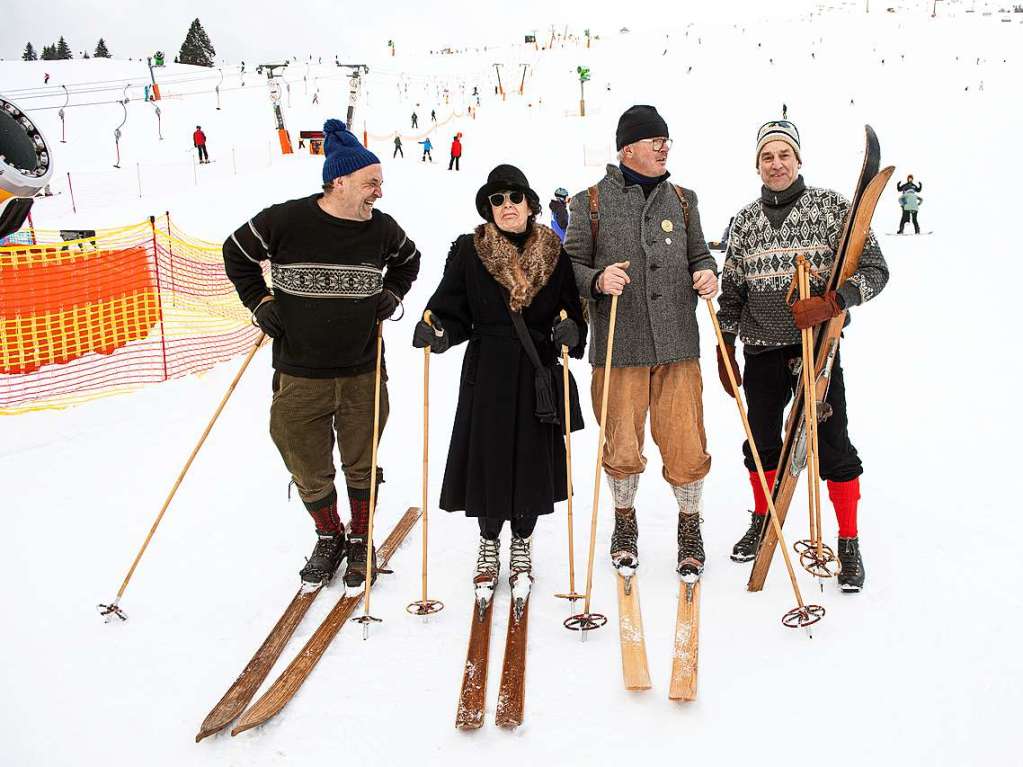 Historische Kleidung und traditionelle Holzskier: Am Samstag kamen historische Skifahrer aus Nah und Fern an den Feldberg, um alte Zeiten wieder aufleben zu lassen.