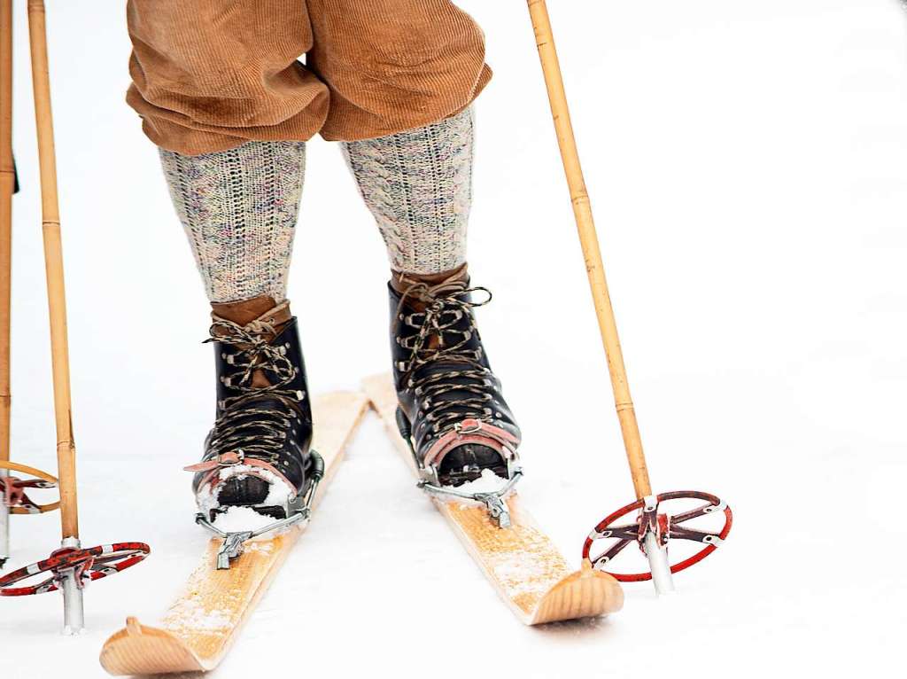 Historische Kleidung und traditionelle Holzskier: Am Samstag kamen historische Skifahrer aus Nah und Fern an den Feldberg, um alte Zeiten wieder aufleben zu lassen.