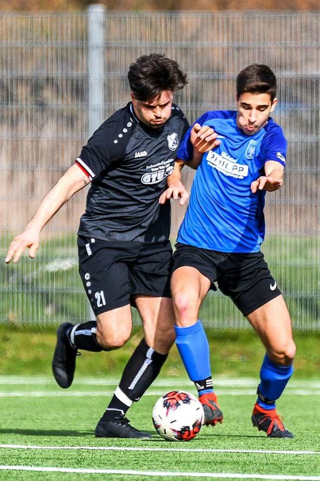 Premierentor nach fnf Minuten:  Der f...Degerfelden die Binzener 1:0-Fhrung.   | Foto: Gerd Gruendl