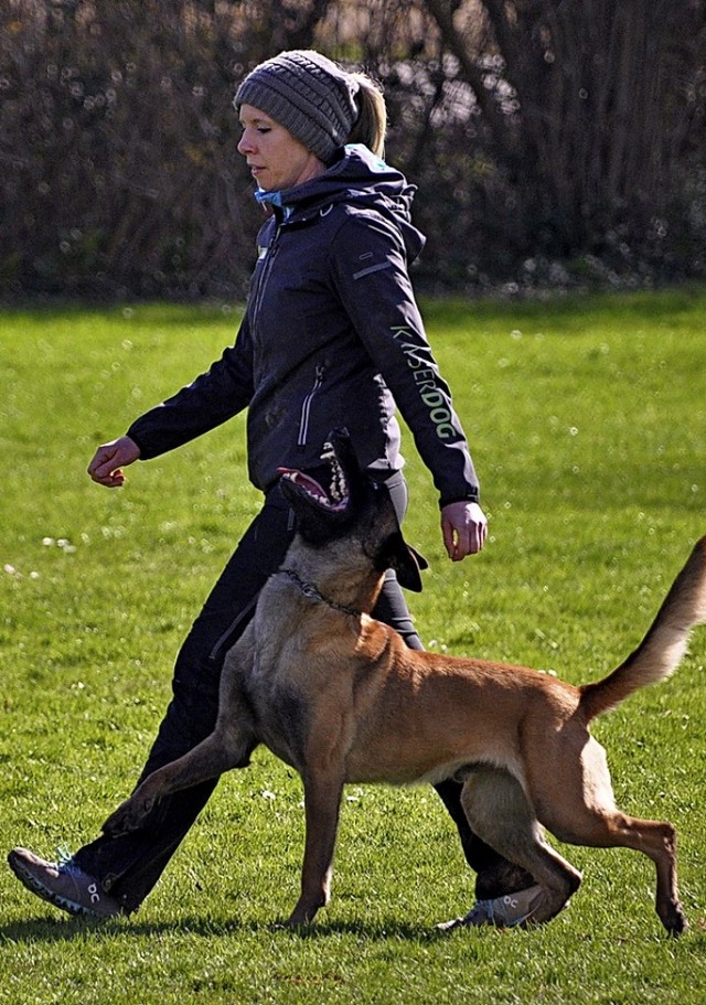 Anne Eisenmann und ihr Hund Django gewannen die Gebrauchshundeprfung.  | Foto: Andrea Manthey/Verein