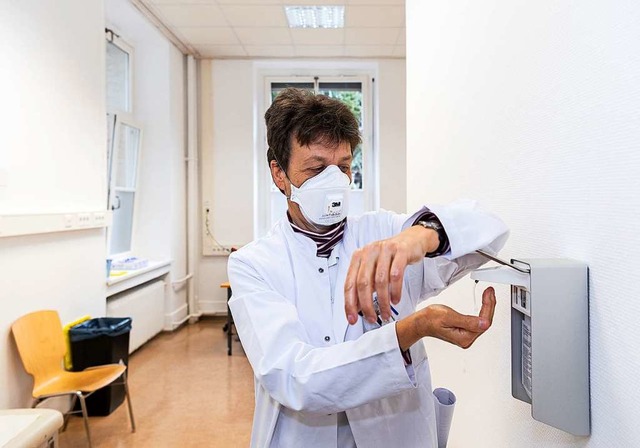 Handhygiene ist nicht nur fr Pflegekrfte wichtig.  | Foto: Robert Michael (dpa)