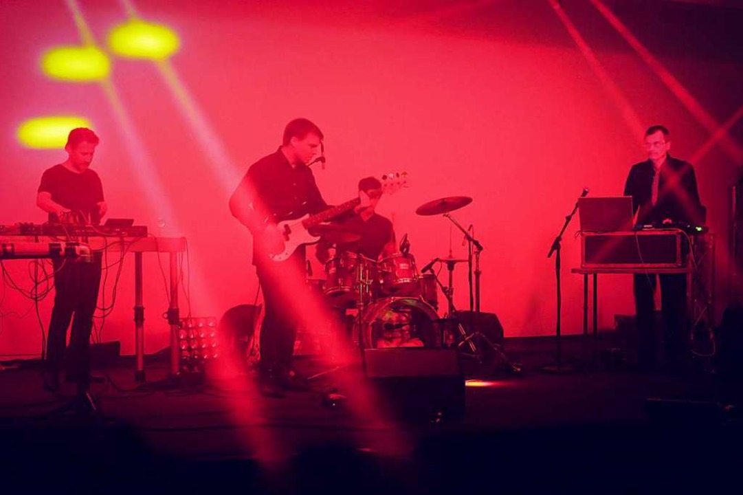 Zwischen Krautrock und Experimentellem: Kreidler, rechts hinten Andreas Reihse   | Foto: Andrej Topas