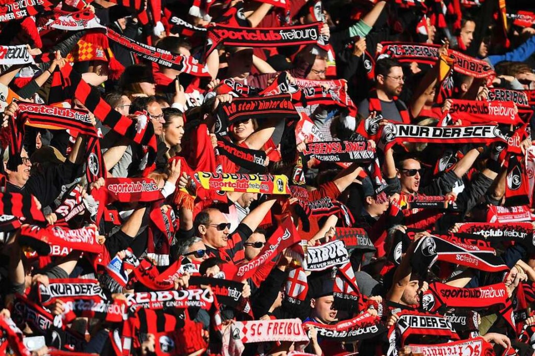 Volles Haus beim SC Freiburg &#8211; d...stadion ohne Publikum gespielt werden.  | Foto: Patrick Seeger (dpa)
