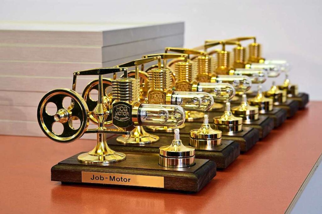 Jeder Gewinner bekam einen goldenen Jobmotor.  | Foto: Thomas Kunz