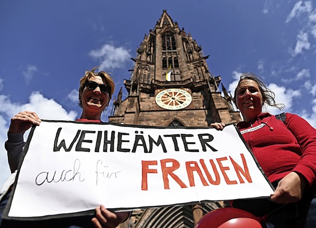 Frauen fordern Geschlechtergerechtigkeit in der Kirche.   | Foto: Patrick Seeger (dpa)